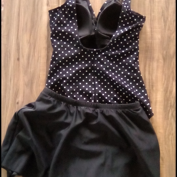 Women Size 6/8 Swimsuit & Skort - Picture 6 of 8